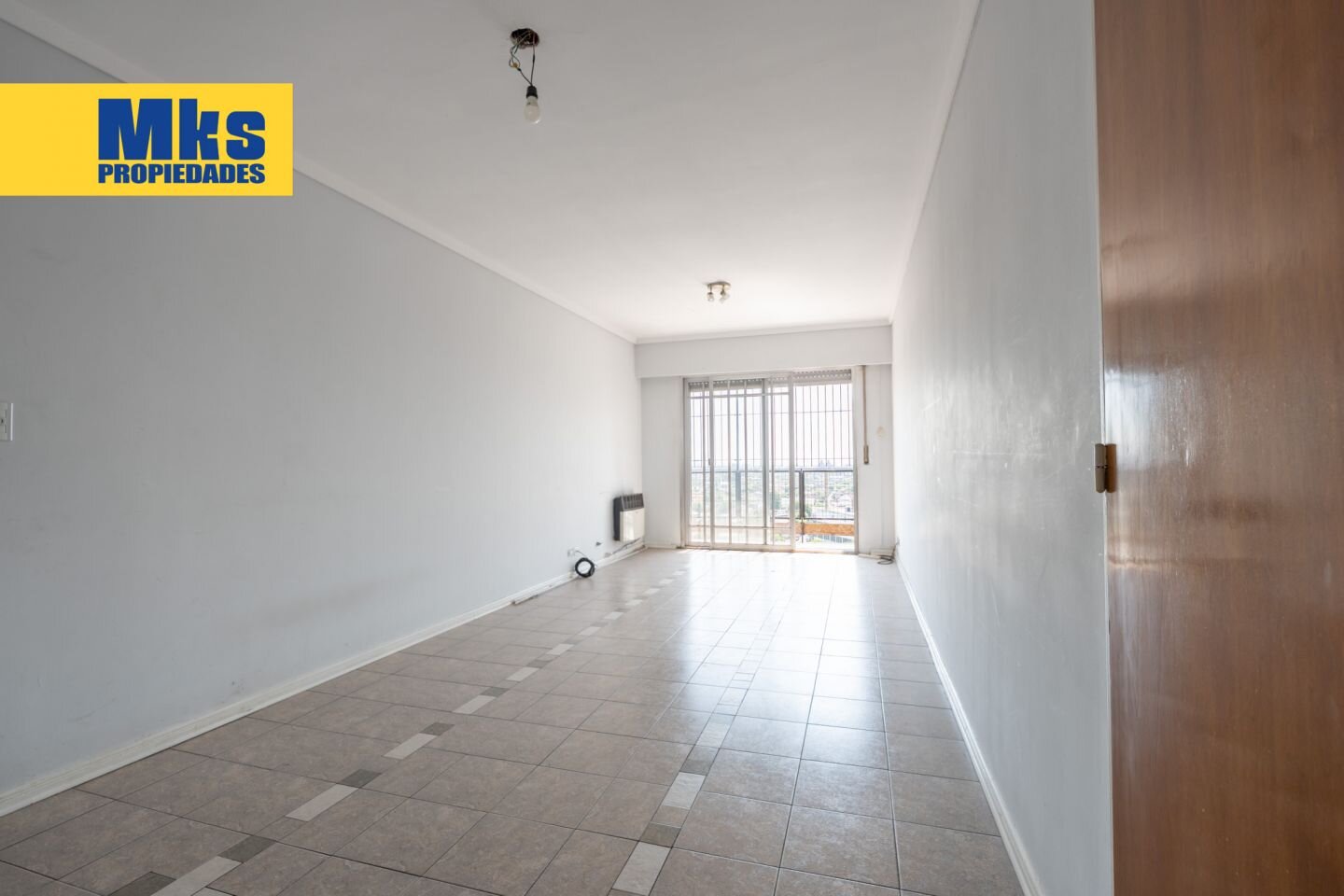 Venta, departamento de 4 ambientes. Semipiso, sobre Av. Mitre. Vista Abierta. - 2