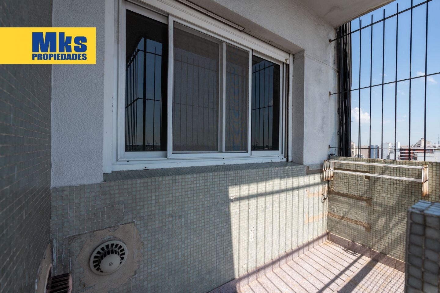 Venta, departamento de 4 ambientes. Semipiso, sobre Av. Mitre. Vista Abierta. - 19