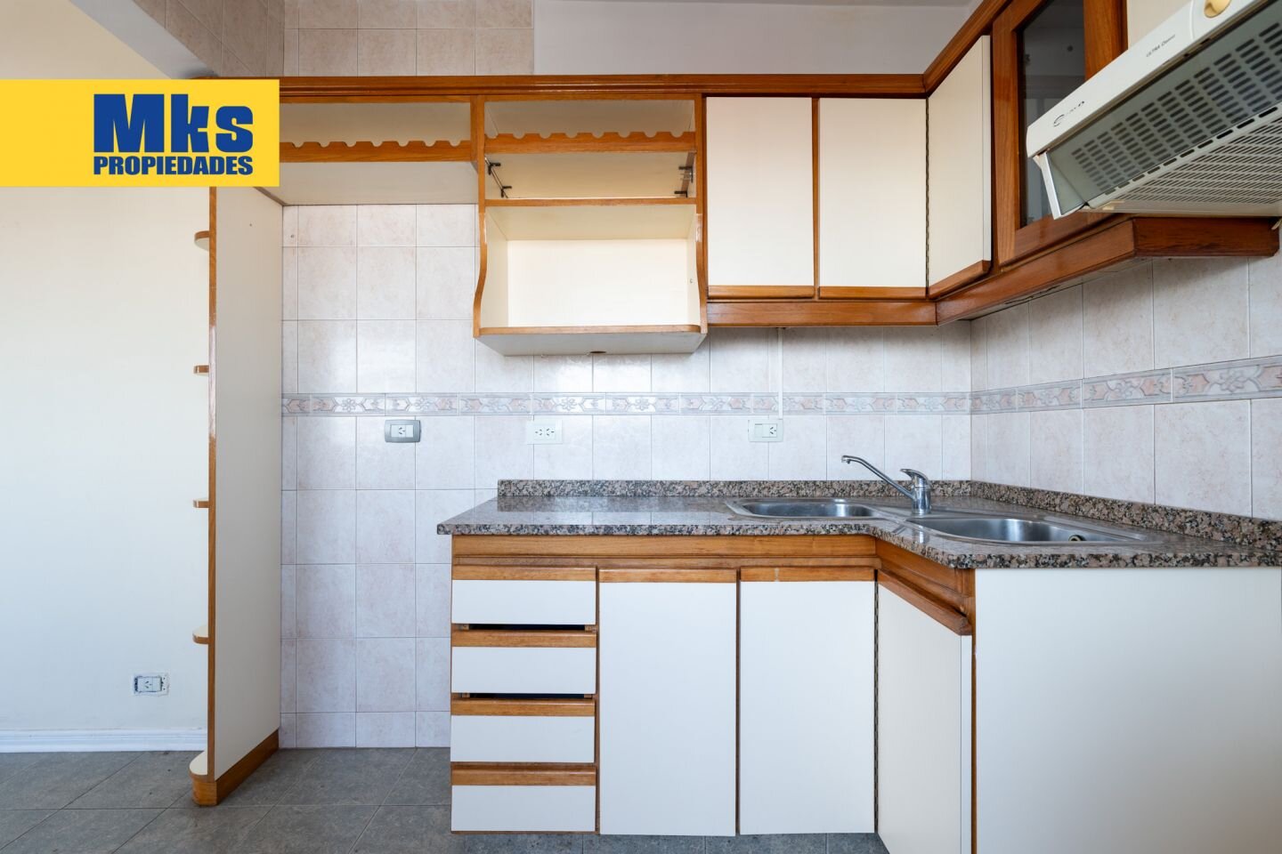 Venta, departamento de 4 ambientes. Semipiso, sobre Av. Mitre. Vista Abierta. - 7