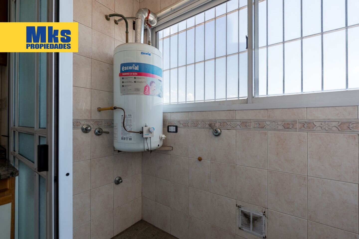 Venta, departamento de 4 ambientes. Semipiso, sobre Av. Mitre. Vista Abierta. - 17