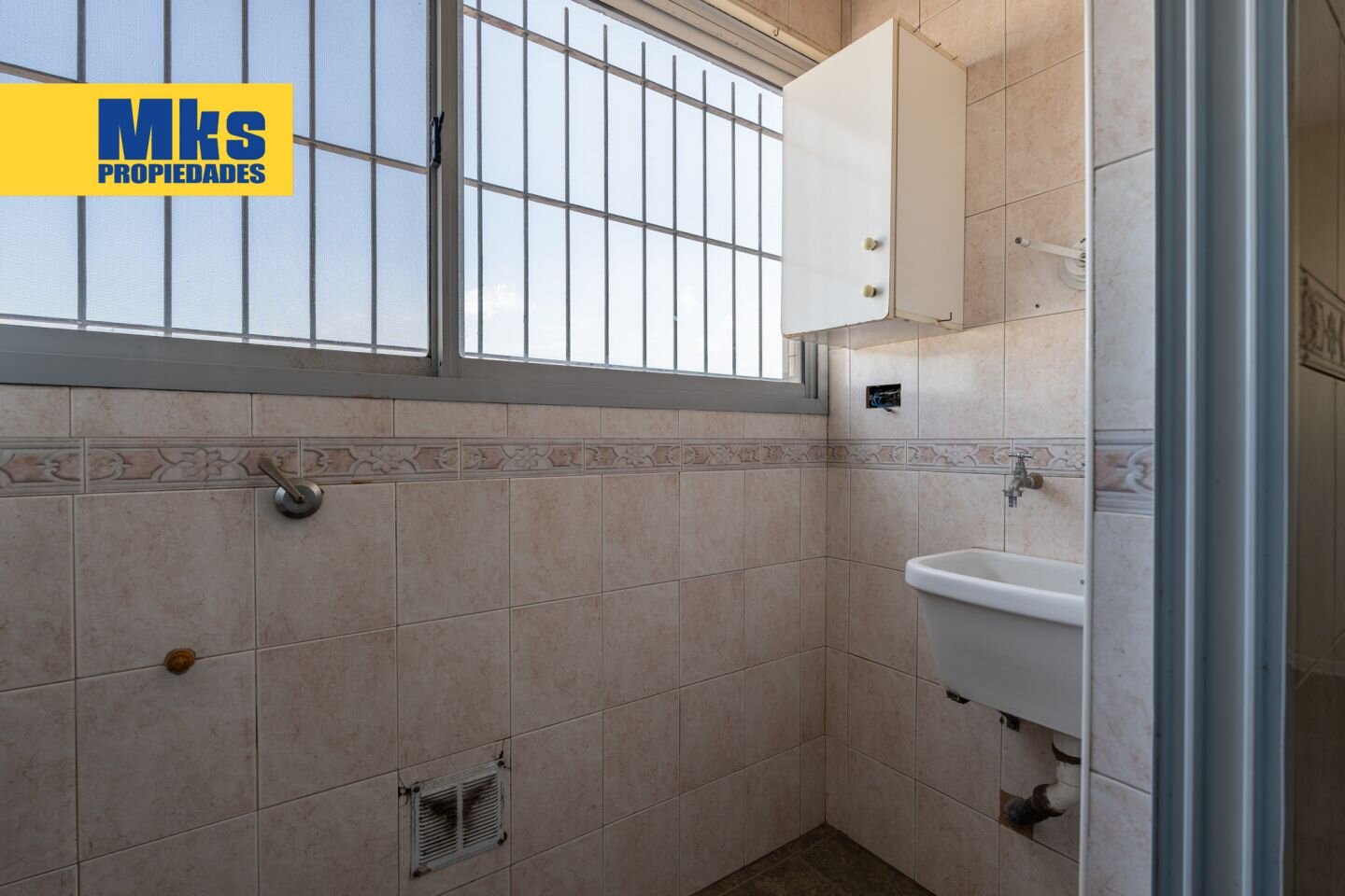 Venta, departamento de 4 ambientes. Semipiso, sobre Av. Mitre. Vista Abierta. - 16