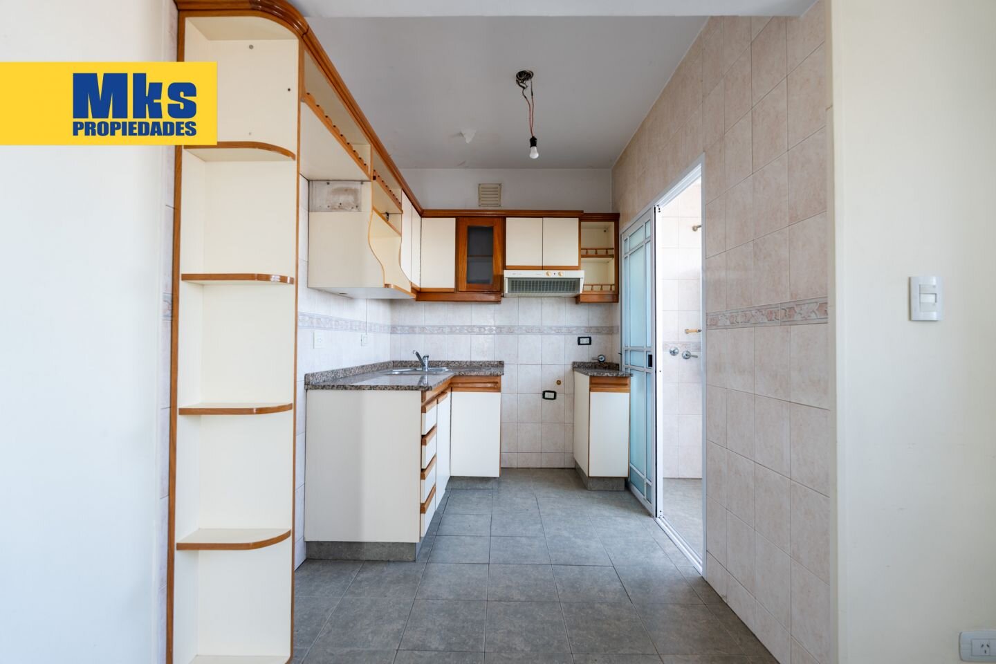 Venta, departamento de 4 ambientes. Semipiso, sobre Av. Mitre. Vista Abierta. - 6