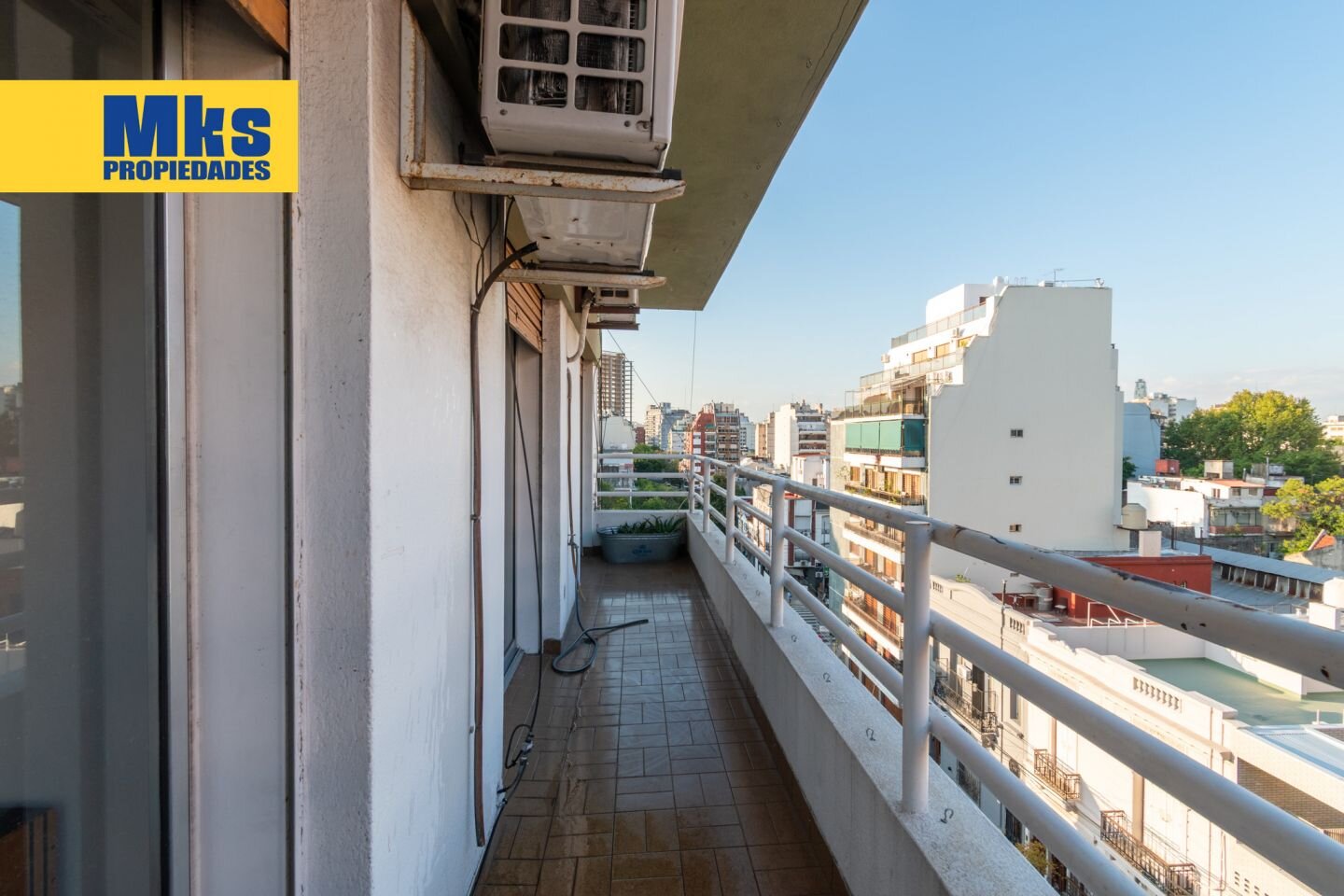 Venta. 4 ambientes con dependencia. Al frente. - 23