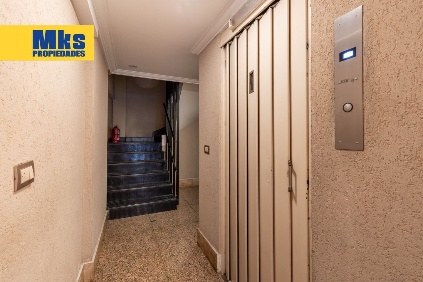 Venta. 4 ambientes con dependencia. Al frente. - 30