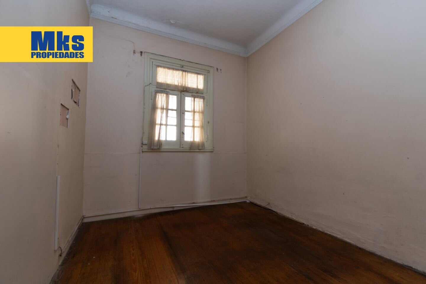 Venta. Casa sobre lote propio. Piscina y terraza. 5 dormitorios. - 17