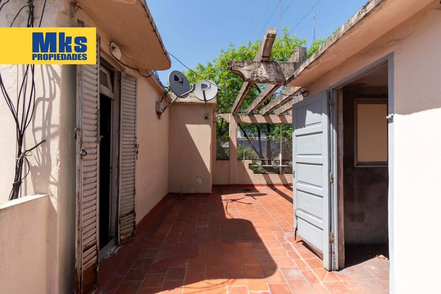 Venta. Casa sobre lote propio. Piscina y terraza. 5 dormitorios. - 27