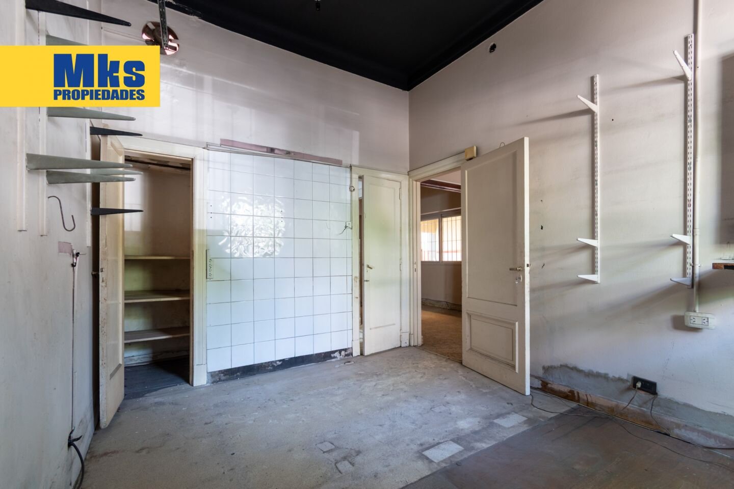 Venta. Casa sobre lote propio. Piscina y terraza. 5 dormitorios. - 20