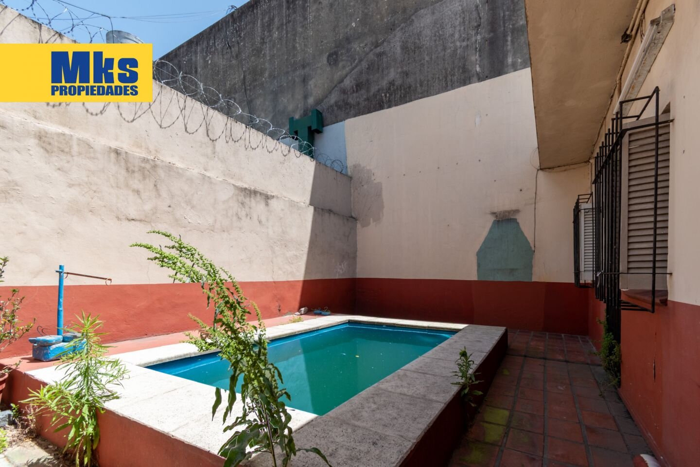Venta. Casa sobre lote propio. Piscina y terraza. 5 dormitorios. - 15