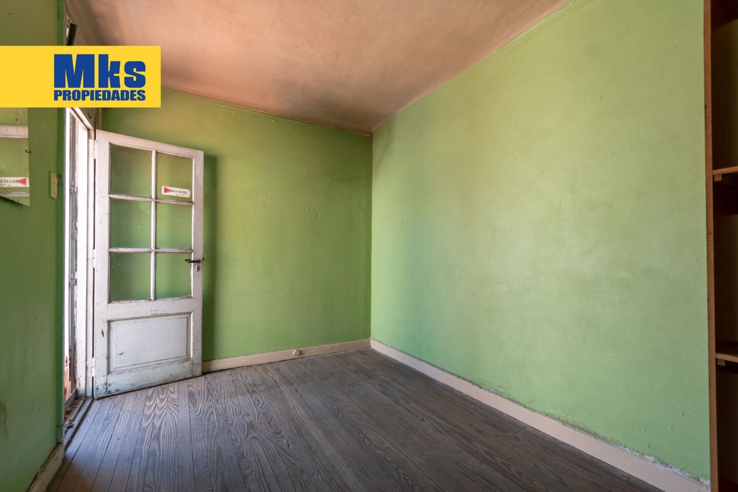 Venta. Casa sobre lote propio. Piscina y terraza. 5 dormitorios. - 11