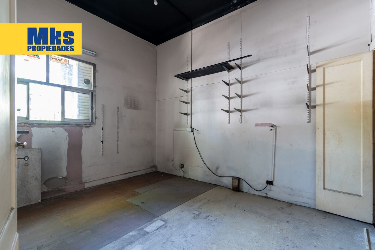 Venta. Casa sobre lote propio. Piscina y terraza. 5 dormitorios. - 19