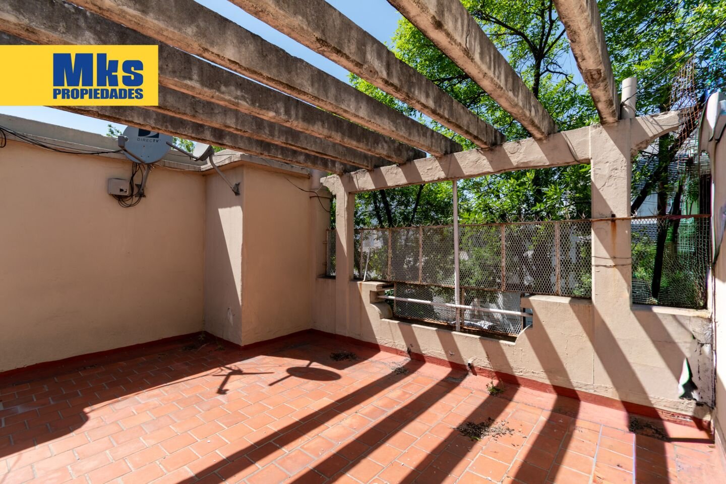Venta. Casa sobre lote propio. Piscina y terraza. 5 dormitorios. - 32