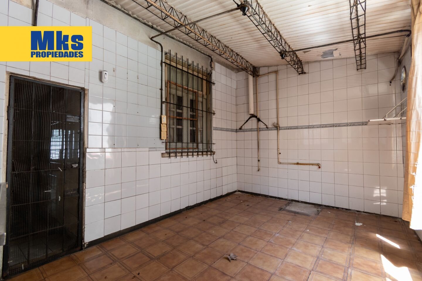 Venta. Casa sobre lote propio. Piscina y terraza. 5 dormitorios. - 23