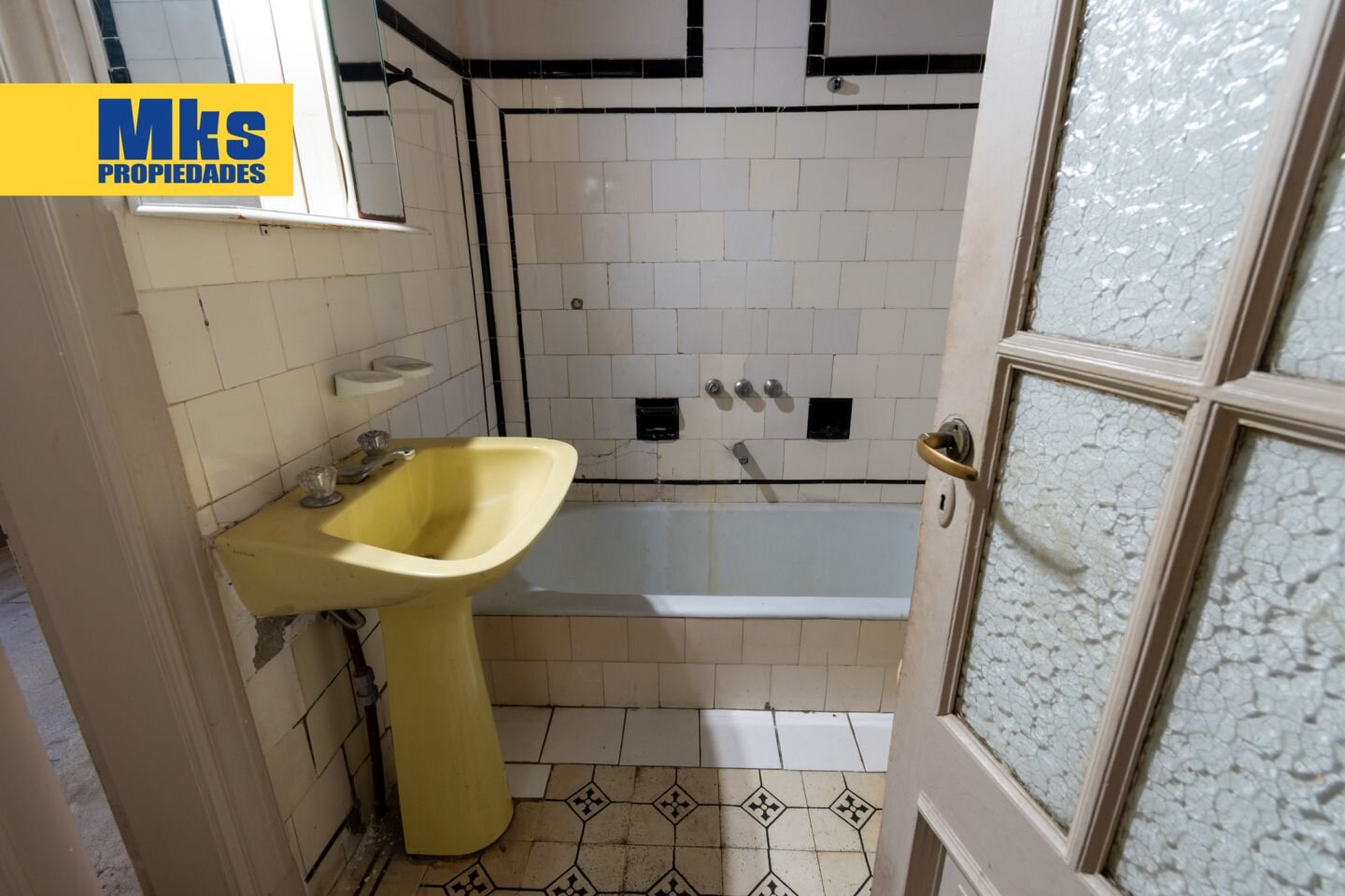 Venta. Casa sobre lote propio. Piscina y terraza. 5 dormitorios. - 21