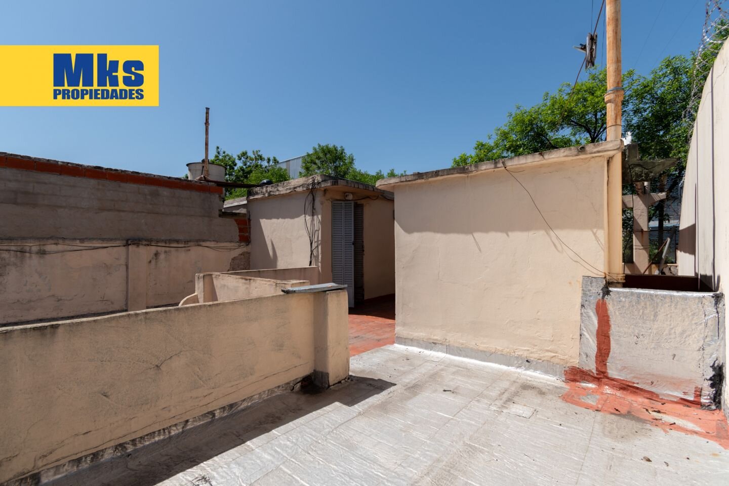 Venta. Casa sobre lote propio. Piscina y terraza. 5 dormitorios. - 29