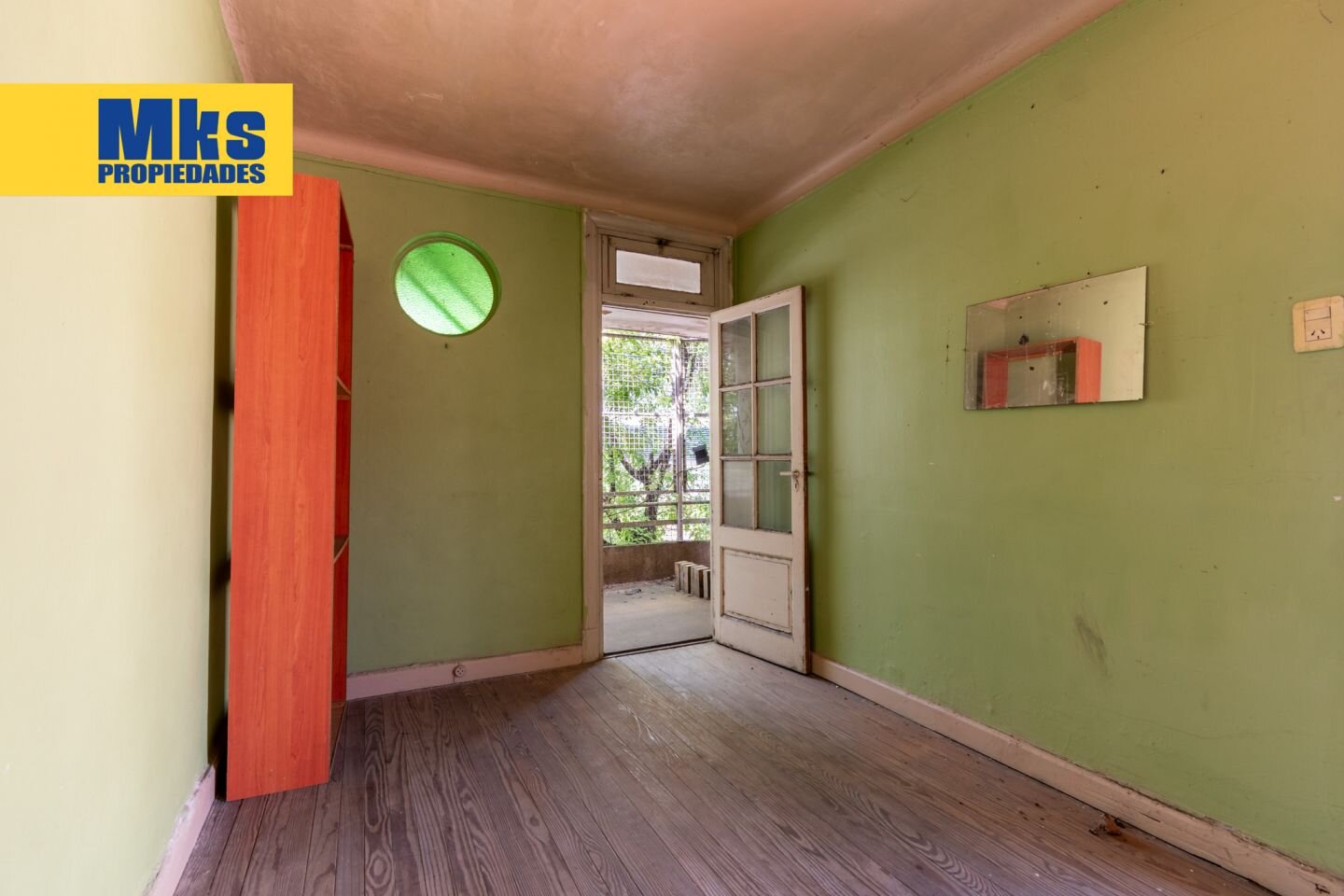 Venta. Casa sobre lote propio. Piscina y terraza. 5 dormitorios. - 12