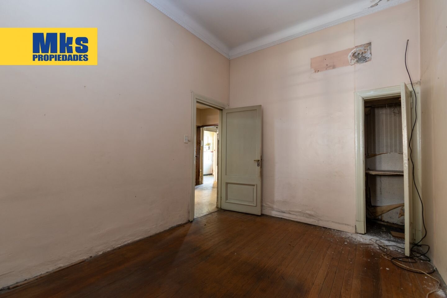 Venta. Casa sobre lote propio. Piscina y terraza. 5 dormitorios. - 18
