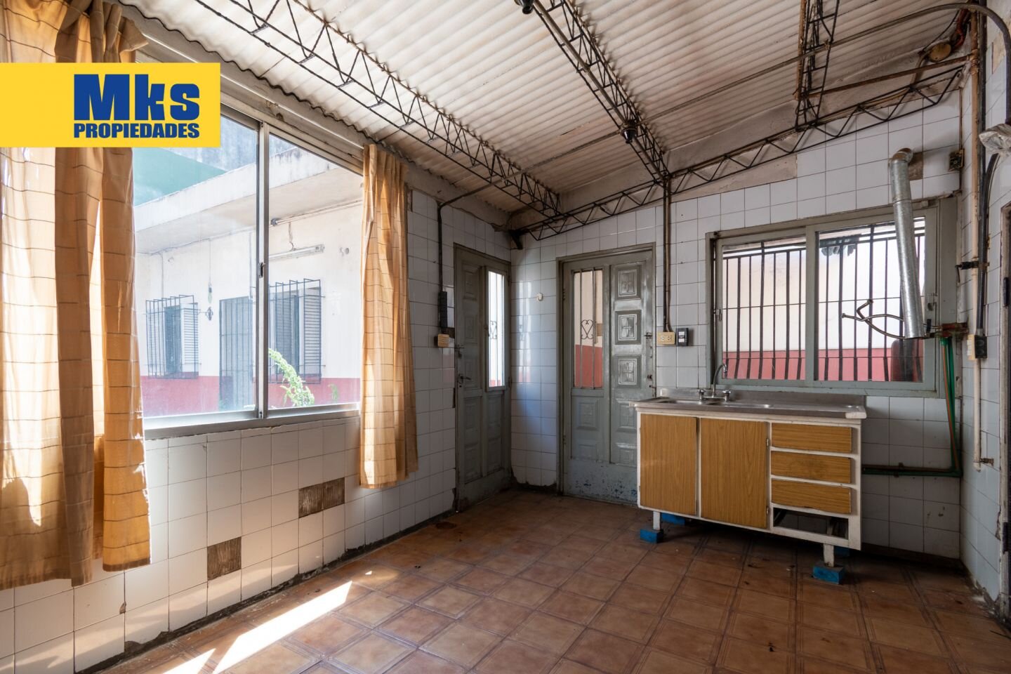 Venta. Casa sobre lote propio. Piscina y terraza. 5 dormitorios. - 22