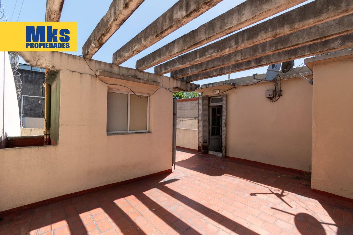 Venta. Casa sobre lote propio. Piscina y terraza. 5 dormitorios. - 31