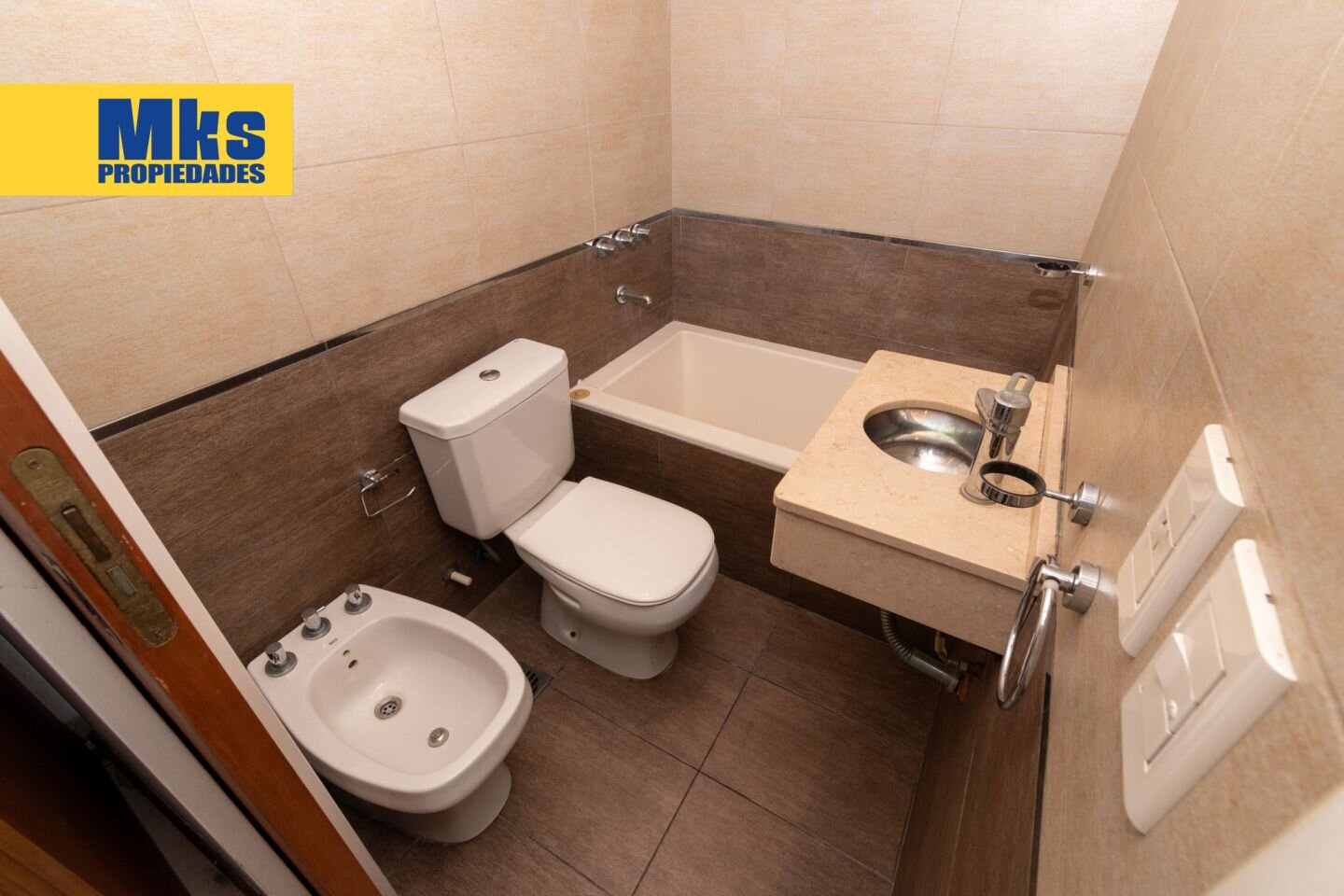 Departamento en venta. 2 ambientes c/ escritorio. Espacio guardacoches cubierto. Balcón corrido. - 10