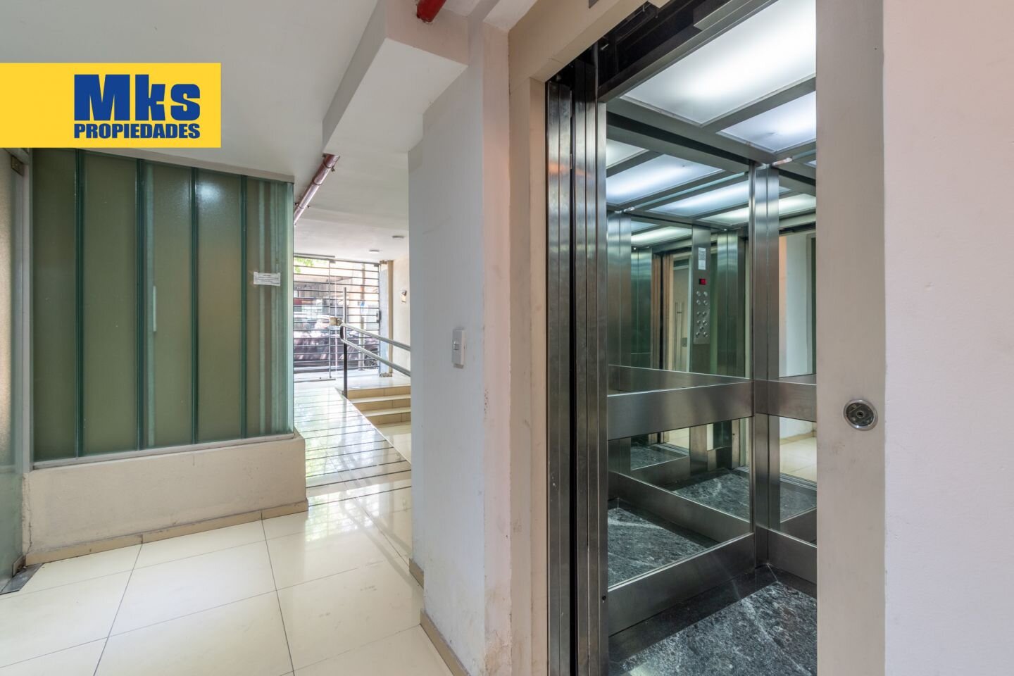 Departamento en venta. 2 ambientes c/ escritorio. Espacio guardacoches cubierto. Balcón corrido. - 21