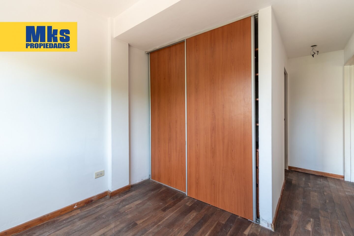 Departamento en venta. 2 ambientes c/ escritorio. Espacio guardacoches cubierto. Balcón corrido. - 12