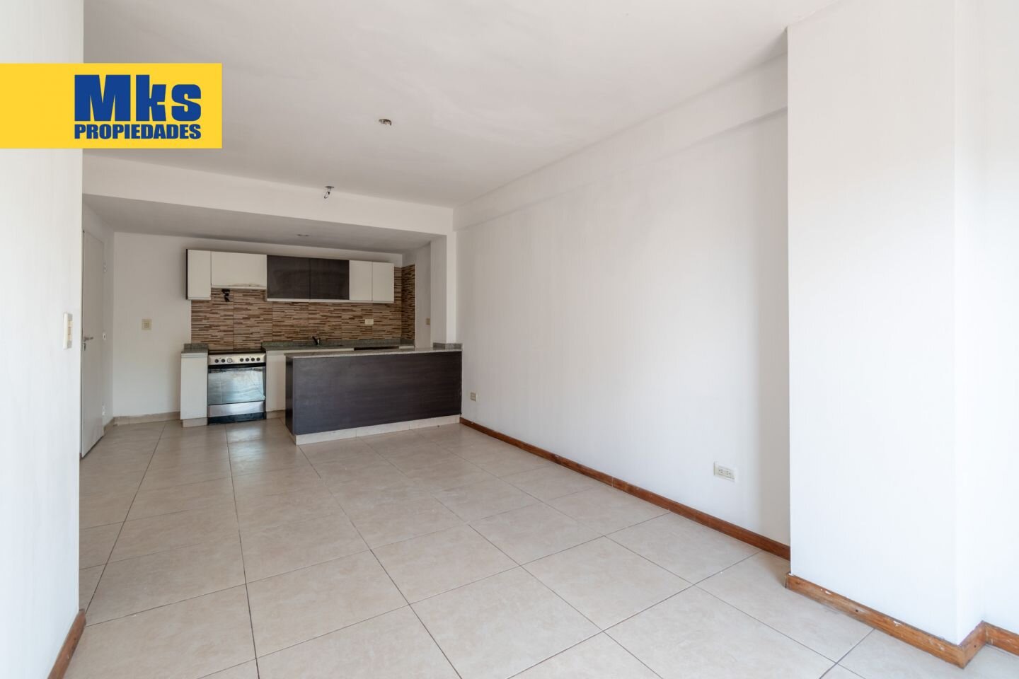 Departamento en venta. 2 ambientes c/ escritorio. Espacio guardacoches cubierto. Balcón corrido. - 5