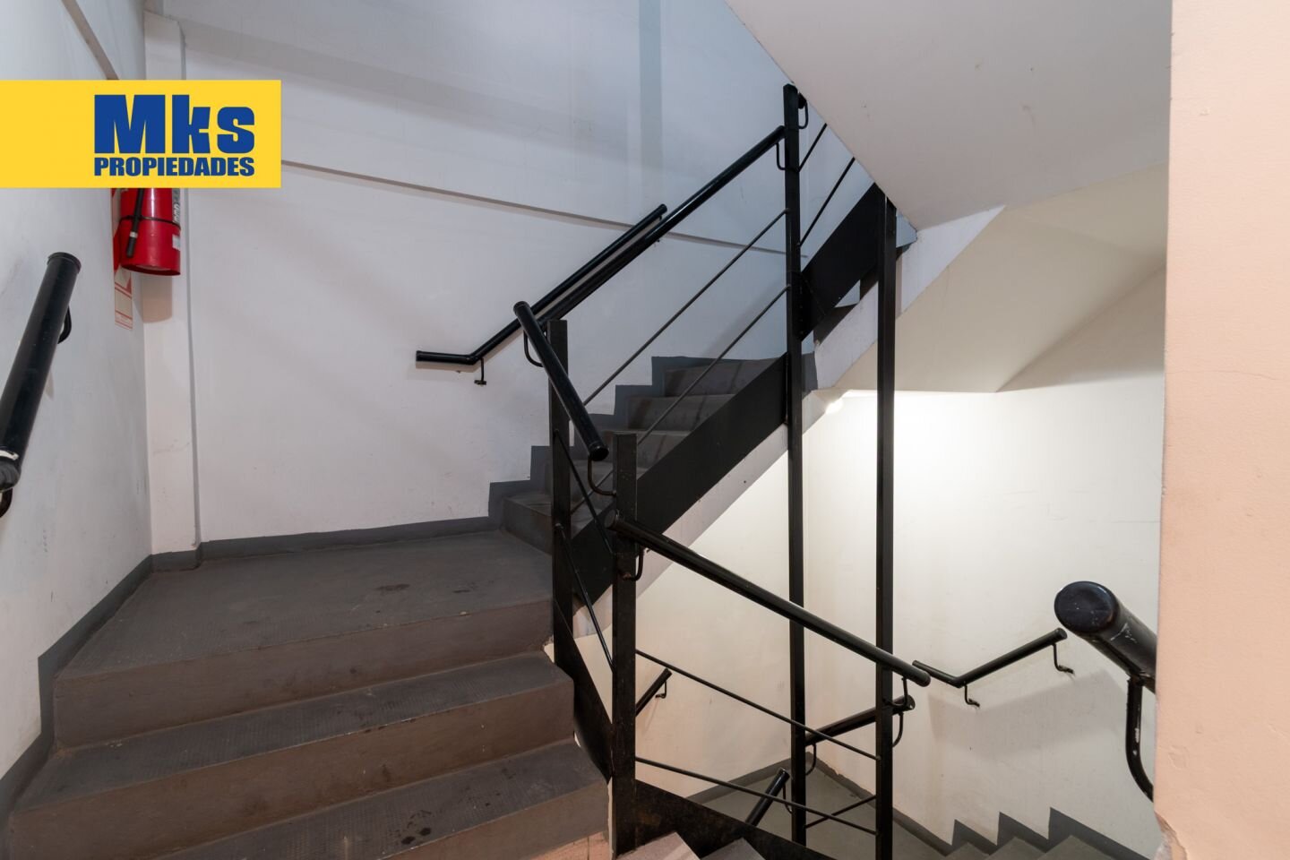 Departamento en venta. 2 ambientes c/ escritorio. Espacio guardacoches cubierto. Balcón corrido. - 19