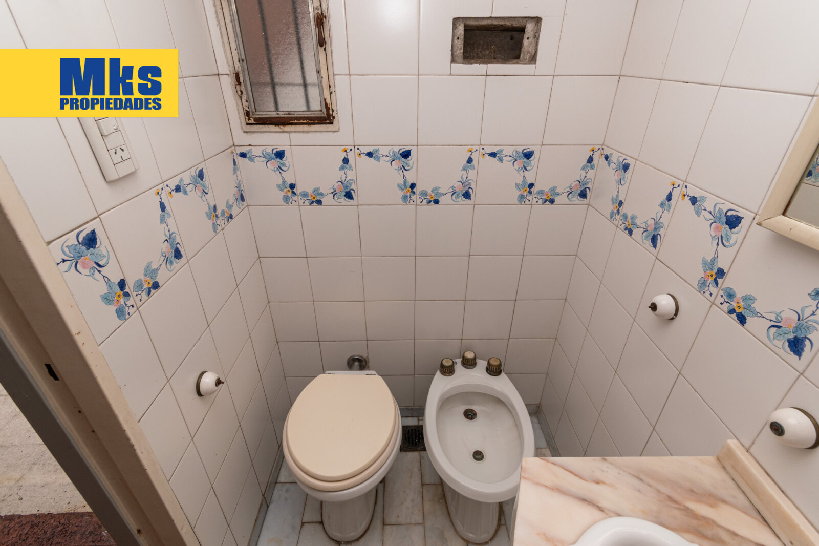 ¡Retasada! Casa con cochera en venta. 4 ambientes. A reciclar. - 32