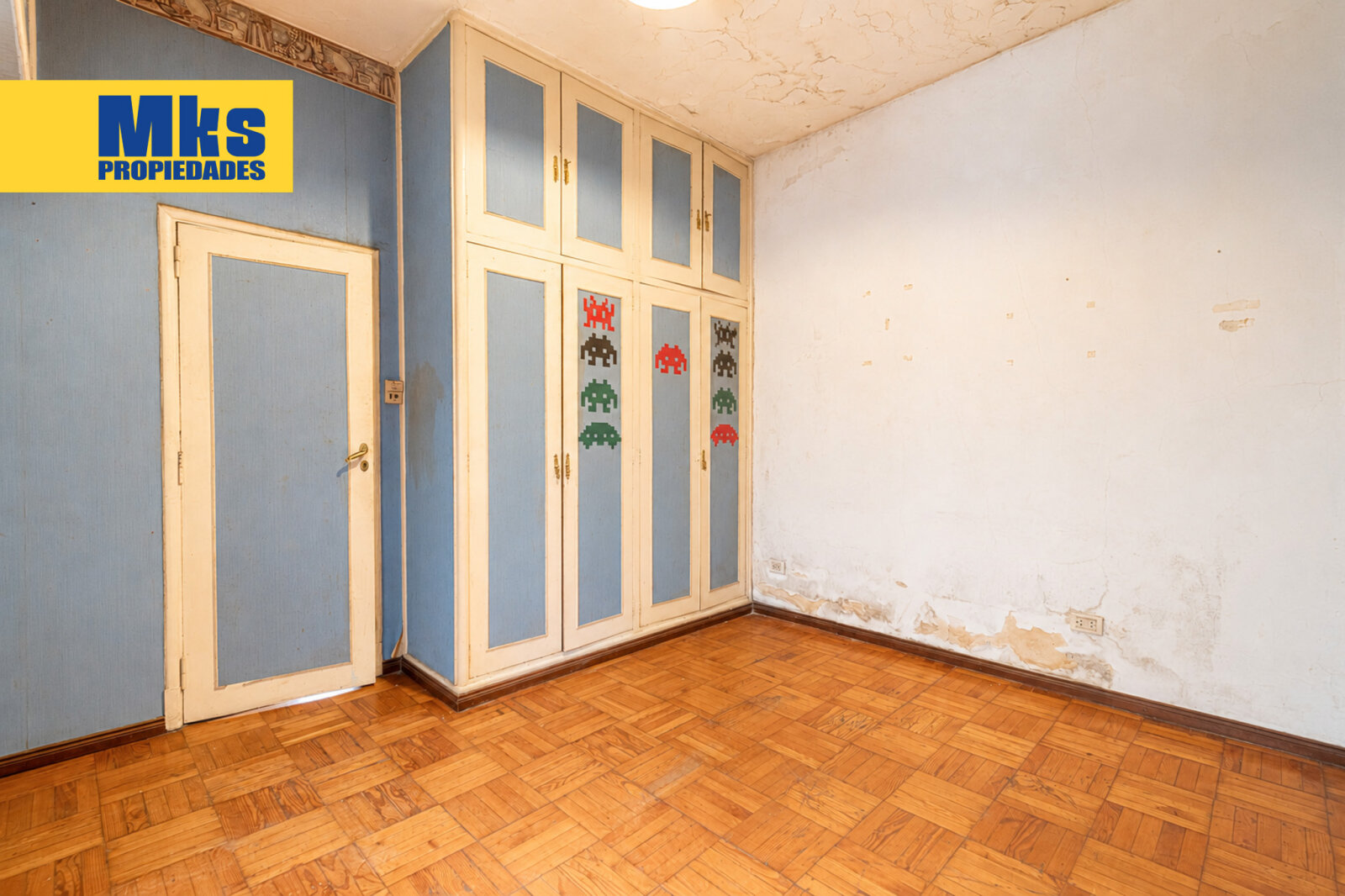 ¡Retasada! Casa con cochera en venta. 4 ambientes. A reciclar. - 13