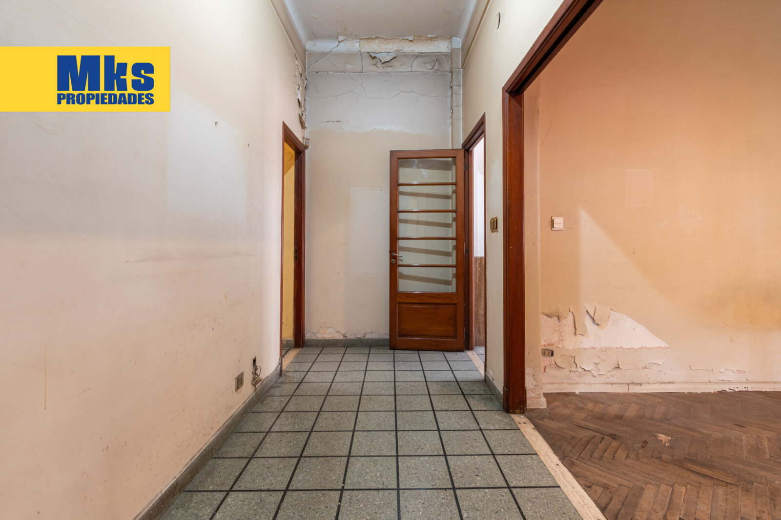 ¡Retasada! Casa con cochera en venta. 4 ambientes. A reciclar. - 5
