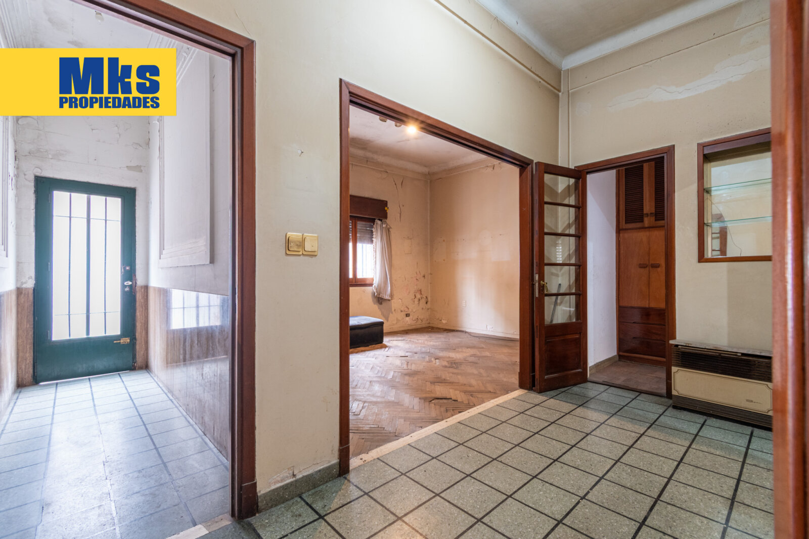 ¡Retasada! Casa con cochera en venta. 4 ambientes. A reciclar. - 6
