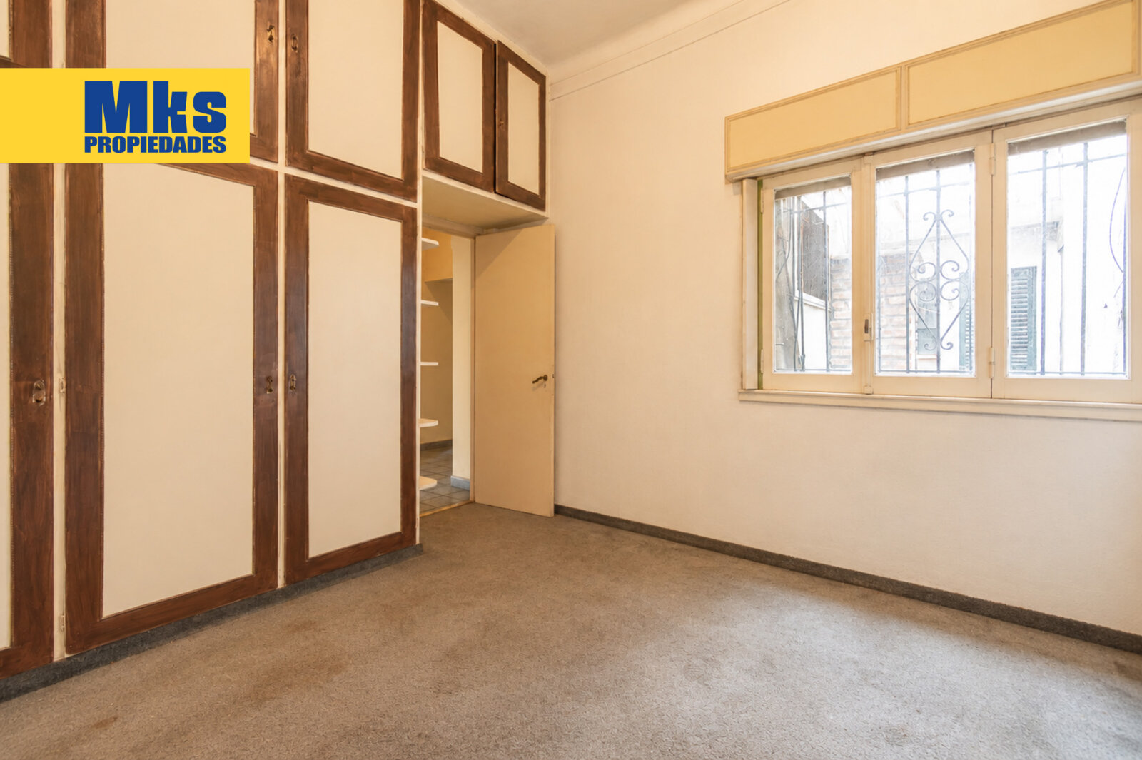 ¡Retasada! Casa con cochera en venta. 4 ambientes. A reciclar. - 16
