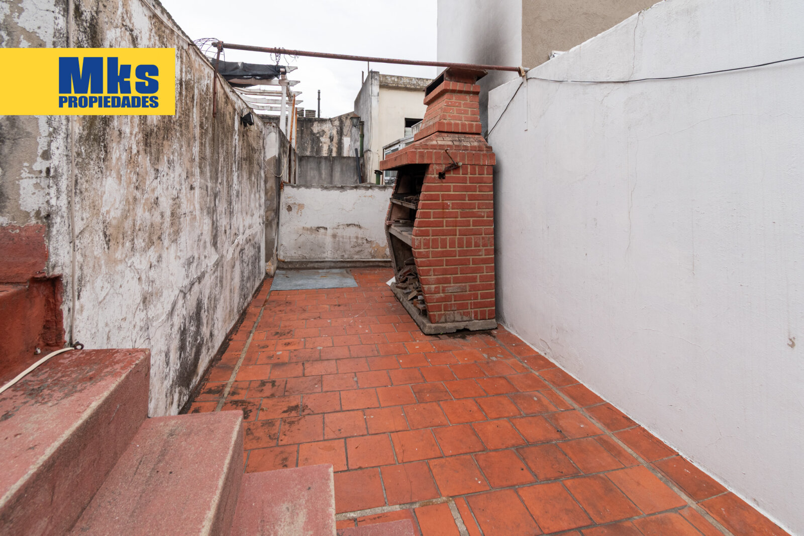 ¡Retasada! Casa con cochera en venta. 4 ambientes. A reciclar. - 38