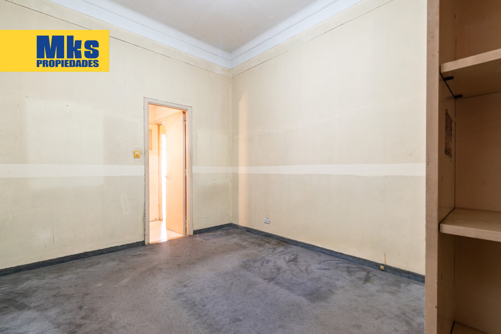 ¡Retasada! Casa con cochera en venta. 4 ambientes. A reciclar. - 17