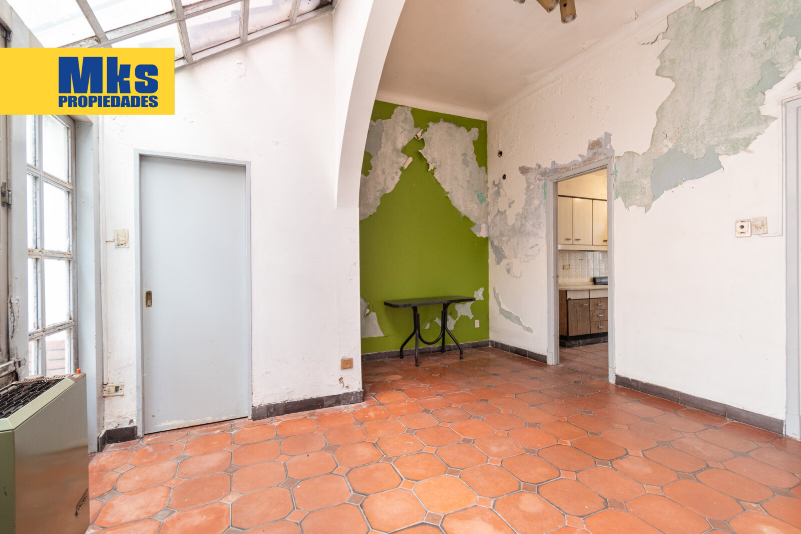 ¡Retasada! Casa con cochera en venta. 4 ambientes. A reciclar. - 28
