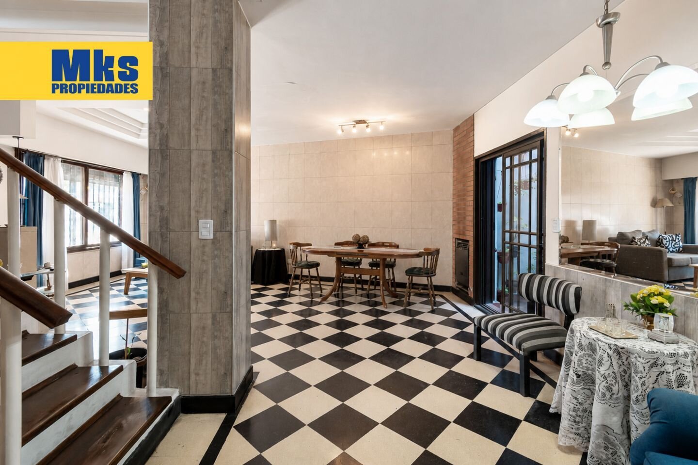 Venta. Casa en terreno propio. 4 ambientes. Quincho, patio y terraza. - 2