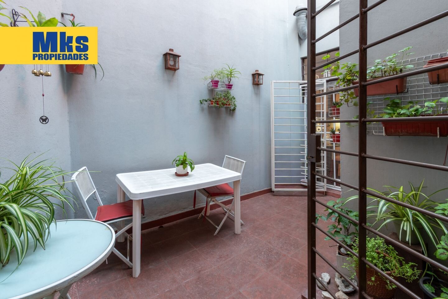 Venta. Casa en terreno propio. 4 ambientes. Quincho, patio y terraza. - 8