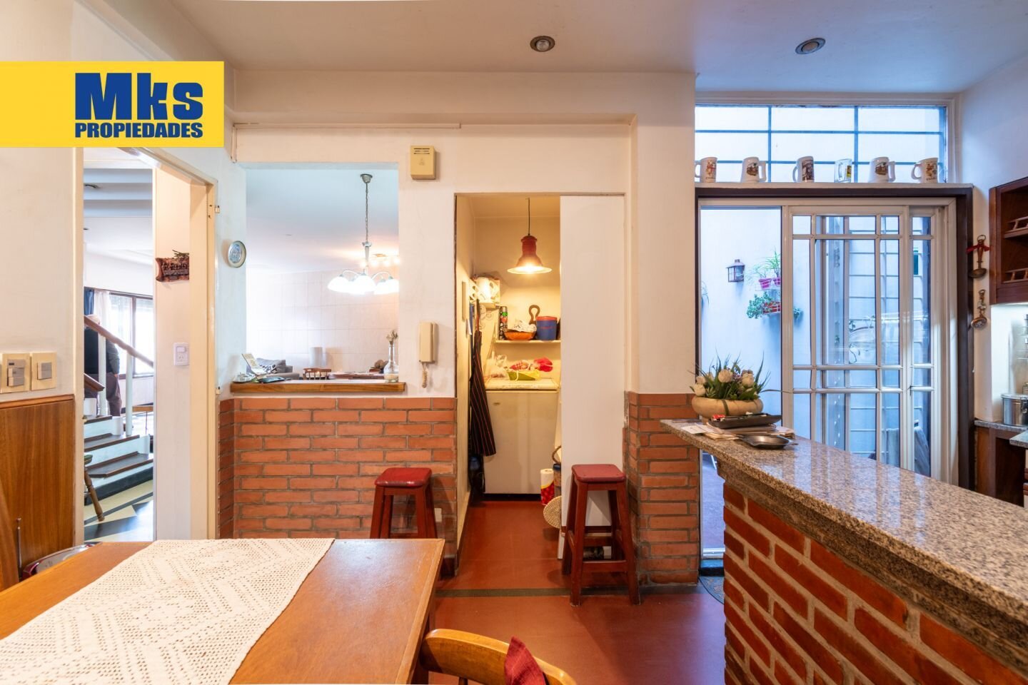 Venta. Casa en terreno propio. 4 ambientes. Quincho, patio y terraza. - 6