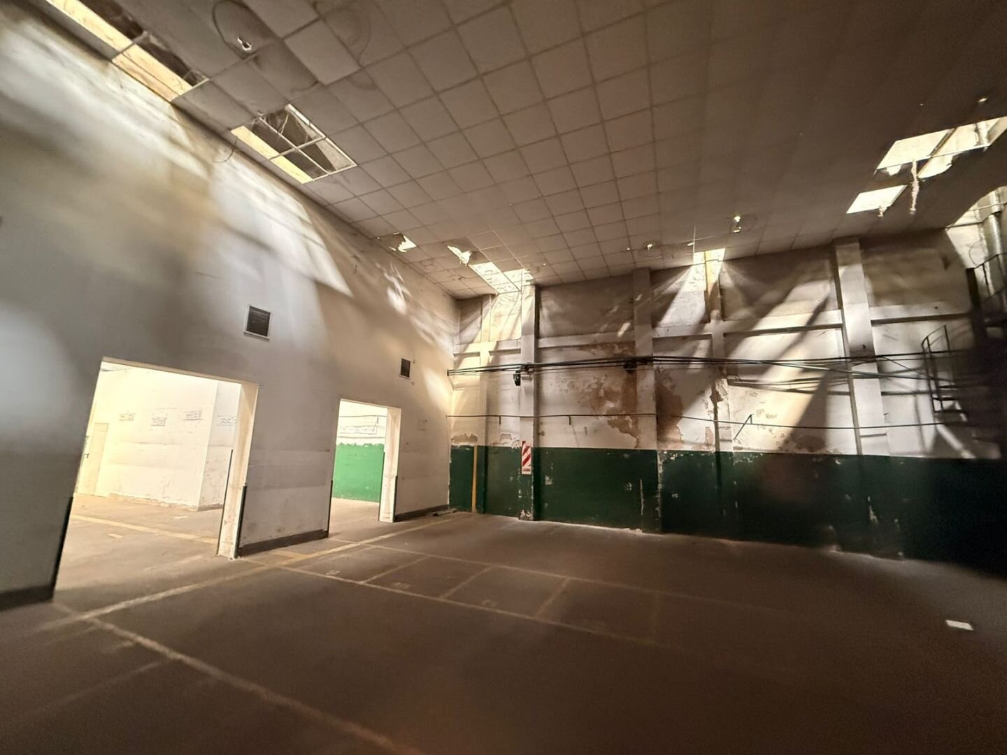 Galpon en alquiler. 1300 m2 con oficinas. Todo en una planta y sin columnas. Mixtura 2. — foto 14