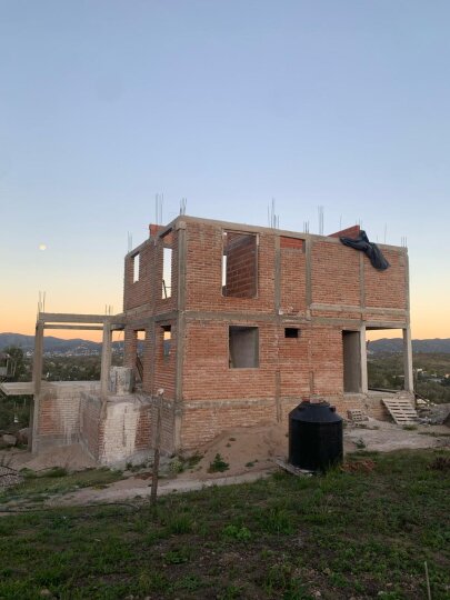 TERRENO EN VENTA CON CONSTRUCCION A TERMINAR-ESTANCIA VIEJA