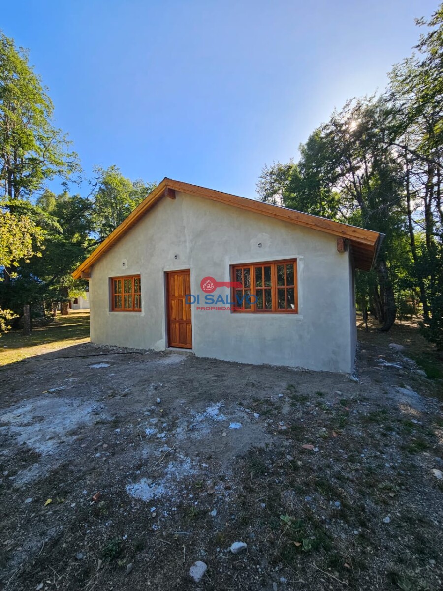 ¡Oportunidad única para invertir! 1000 m2 con Casa a terminar - Las Golondrina - 1
