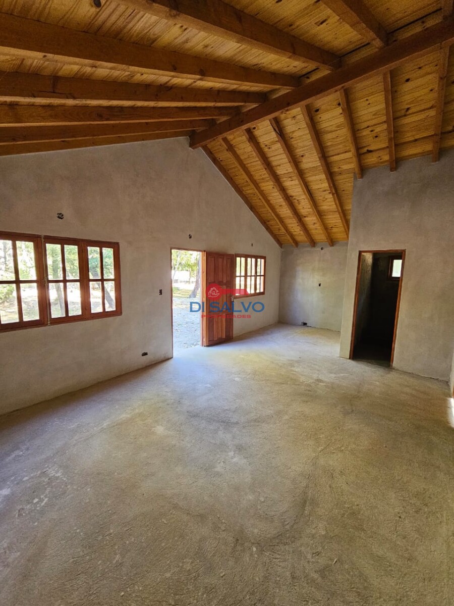 ¡Oportunidad única para invertir! 1000 m2 con Casa a terminar - Las Golondrina - 3