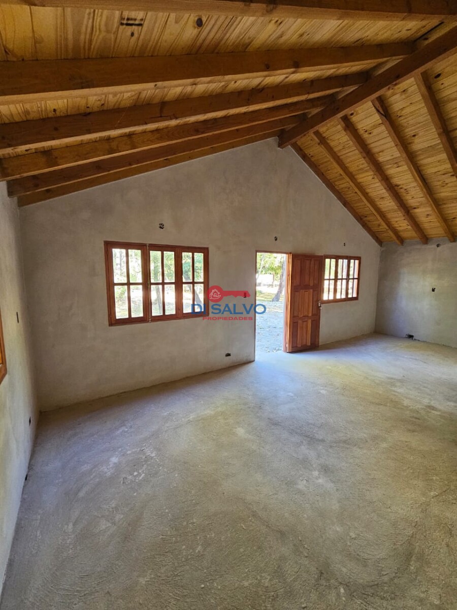 ¡Oportunidad única para invertir! 1000 m2 con Casa a terminar - Las Golondrina - 6