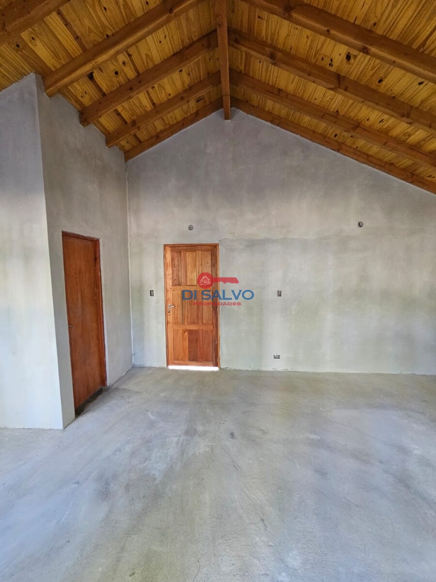 ¡Oportunidad única para invertir! 1000 m2 con Casa a terminar - Las Golondrina - 5