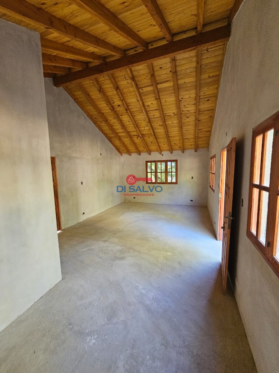 ¡Oportunidad única para invertir! 1000 m2 con Casa a terminar - Las Golondrina - 4