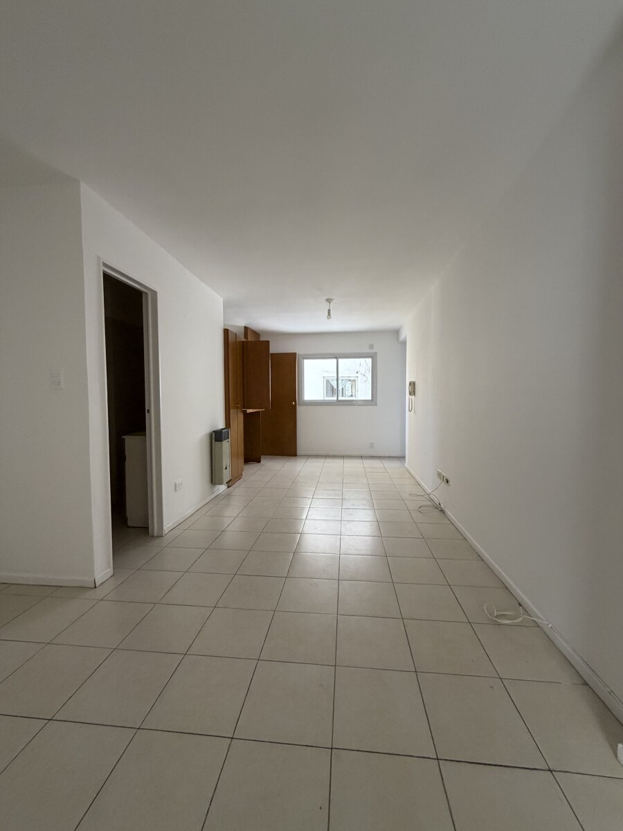 En venta Depto de un dormitorio frente plaza Colón
