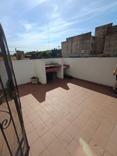 VENDO CASA EN PUEYRREDON-3 HABITACIONES-