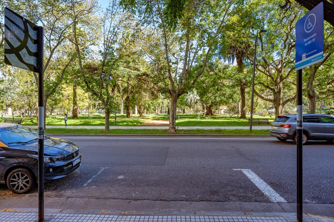 BUENOS AIRES Y PELLEGRINI FRENTE A PLAZA LOPEZ - 20