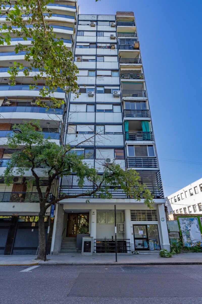 BUENOS AIRES Y PELLEGRINI FRENTE A PLAZA LOPEZ - 2