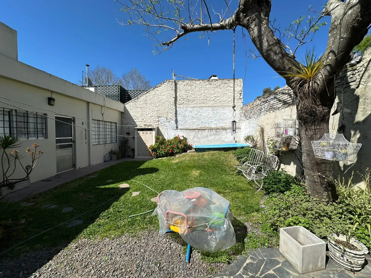 CASA EN VENTA EN FLORENCIO VARELA - 16